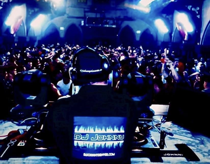 Presentación nocturna en evento
